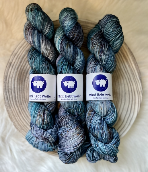 Passiflora Incarnata handgefärbte Sockenwolle